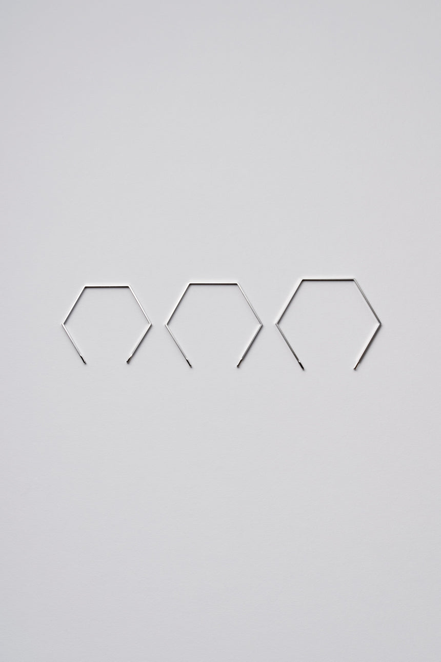 6角形(Hexagon)の形をしたシンプルな、真鍮製アクセサリーのバングルのS,M,Lサイズ