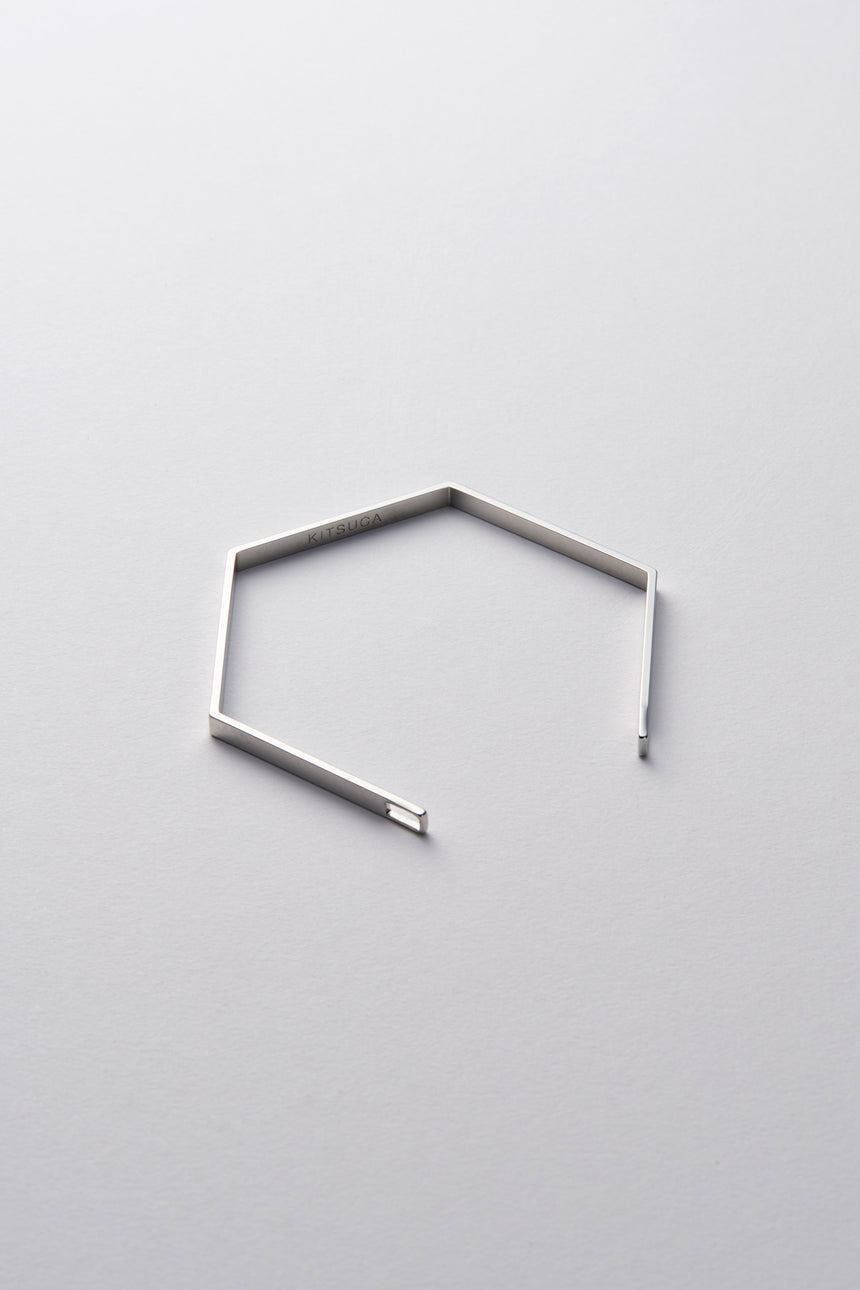 6角形(Hexagon)の形をしたシンプルな、真鍮製アクセサリーのバングル