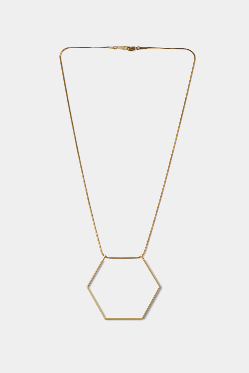 6角形(Hexagon)の形をしたシンプルな、真鍮製アクセサリーのネックレス