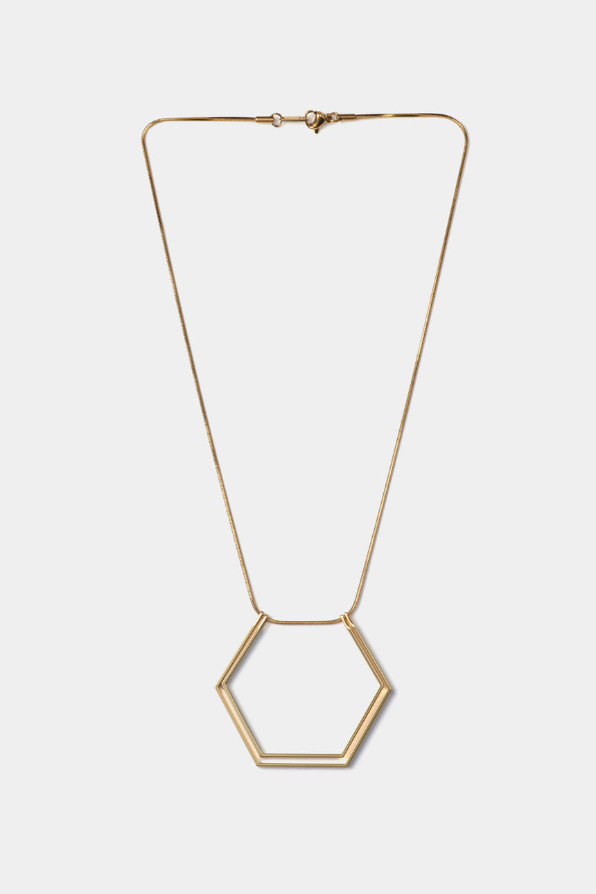 6角形(Hexagon)の形をしたシンプルな、真鍮製アクセサリーのネックレス