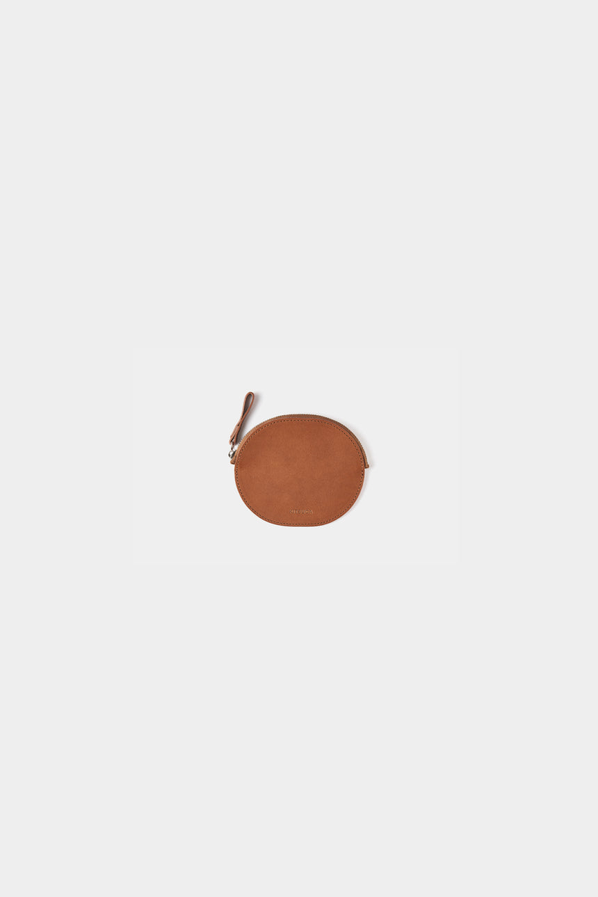 茶色いシンプルな革製コインケース（ミニ財布）