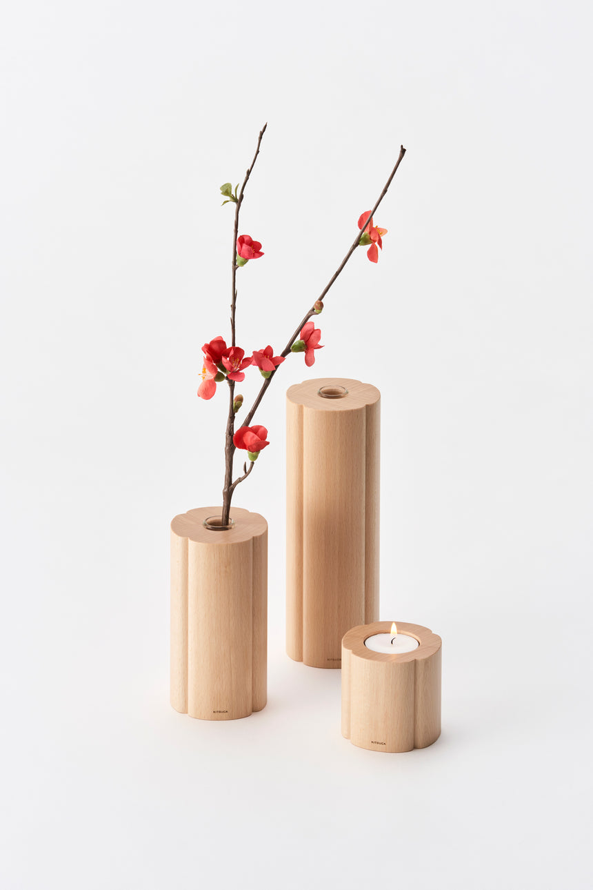 木瓜紋をモチーフにした木製フラワーベース（一輪挿し）とキャンドルホルダー。
