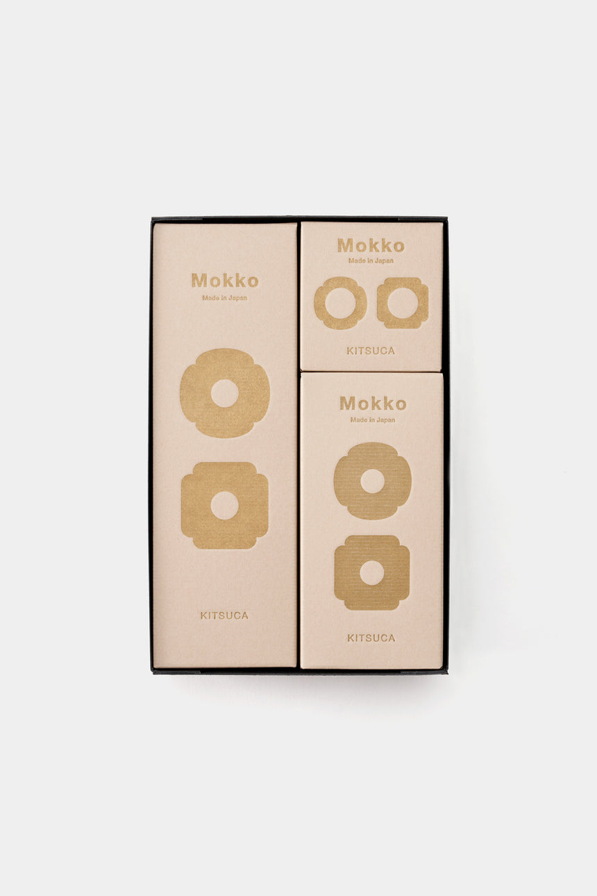 フラワーベースとキャンドルホルダーのギフトセットのパッケージ