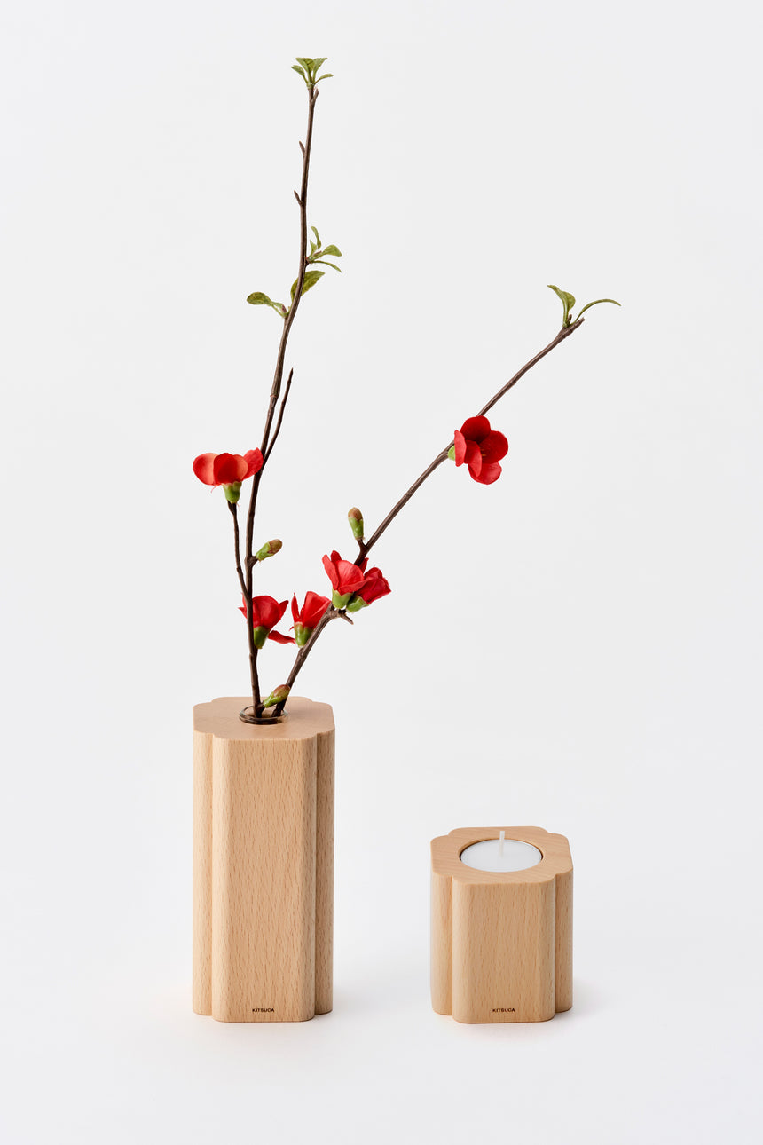 木瓜紋をモチーフにした木製フラワーベース（一輪挿し）とキャンドルホルダー。