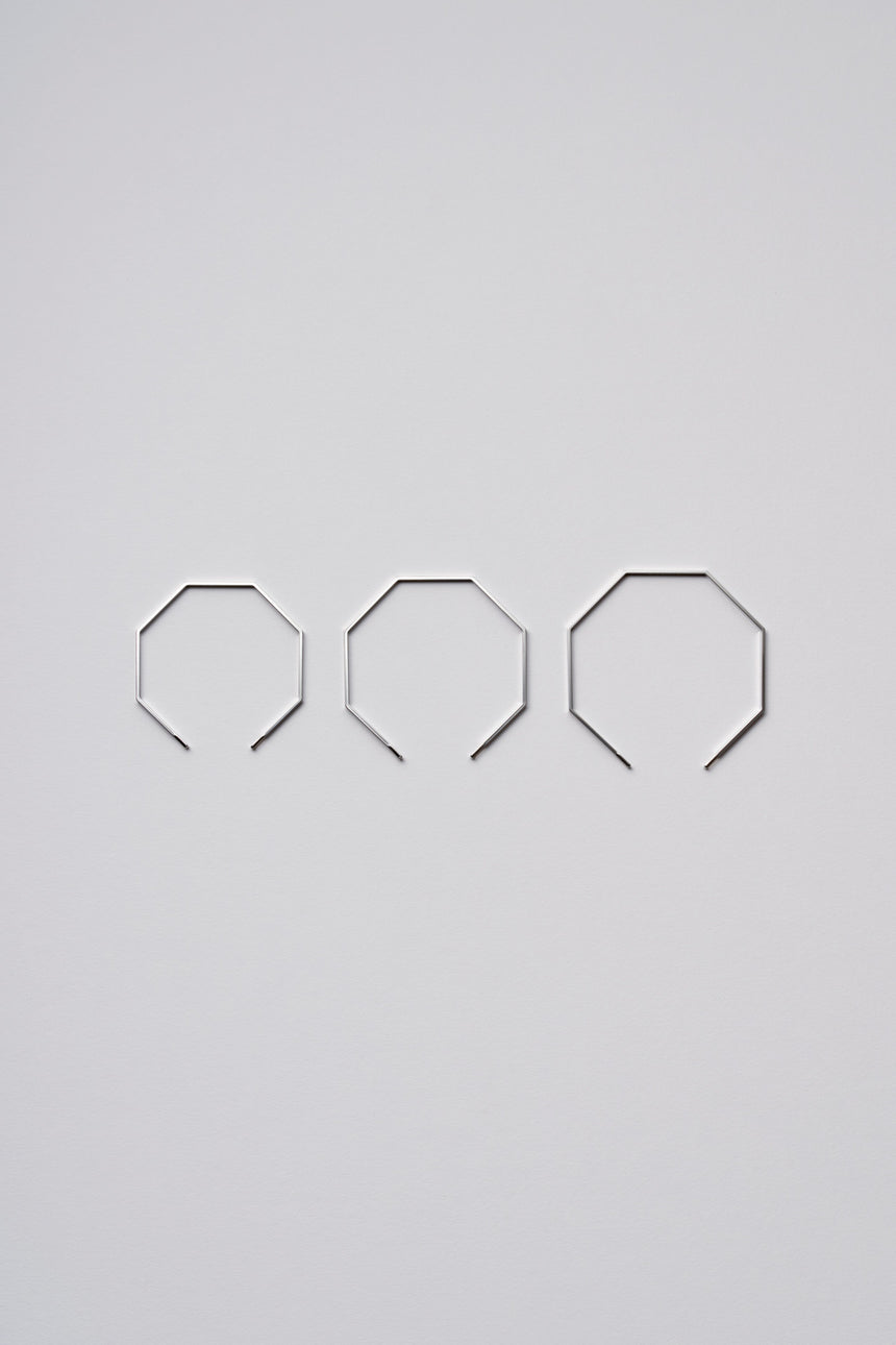 8角形の形をしたシンプルな、真鍮製アクセサリーのバングルのS,M,Lサイズ