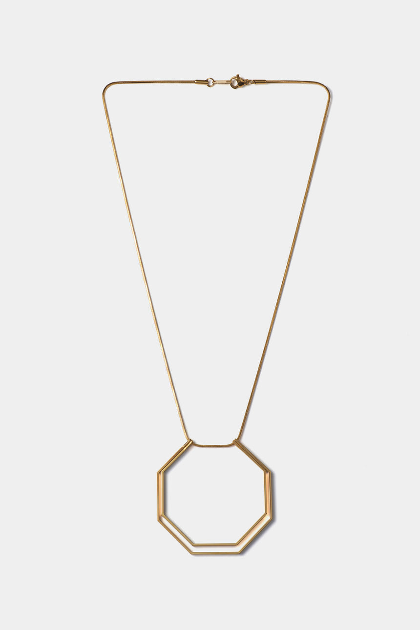 8角形（Octagon）の形をしたシンプルな、真鍮製アクセサリーのネックレス
